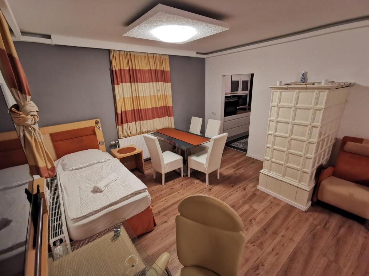 Pension Foehrenhain Gerasdorf bei Wien Esterno foto