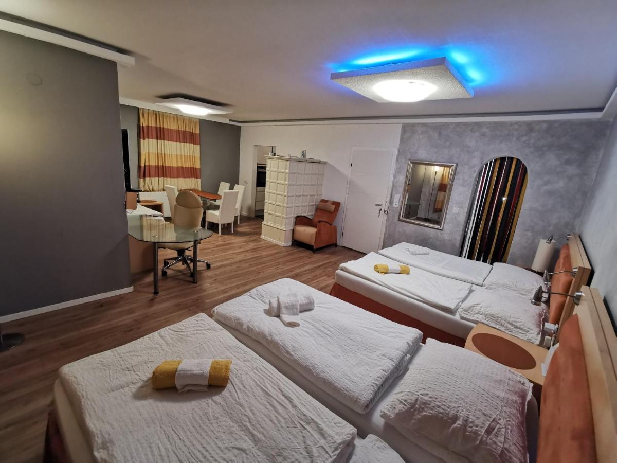 Pension Foehrenhain Gerasdorf bei Wien Esterno foto