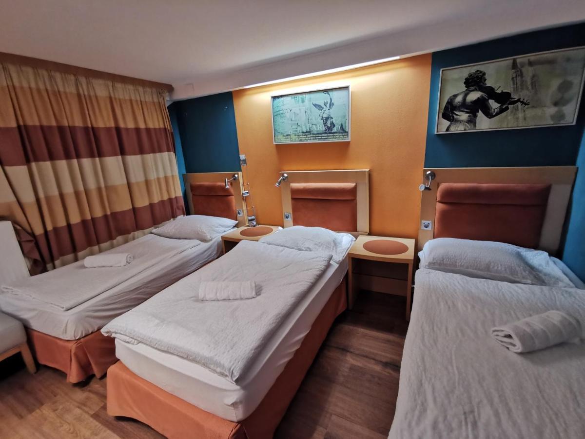 Pension Foehrenhain Gerasdorf bei Wien Esterno foto